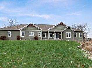 N5W31720 Twin Oaks Dr, Delafield, WI 53018