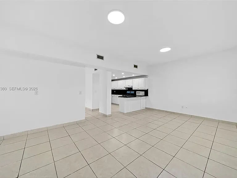 929 W Beacon Ave — Photo 5