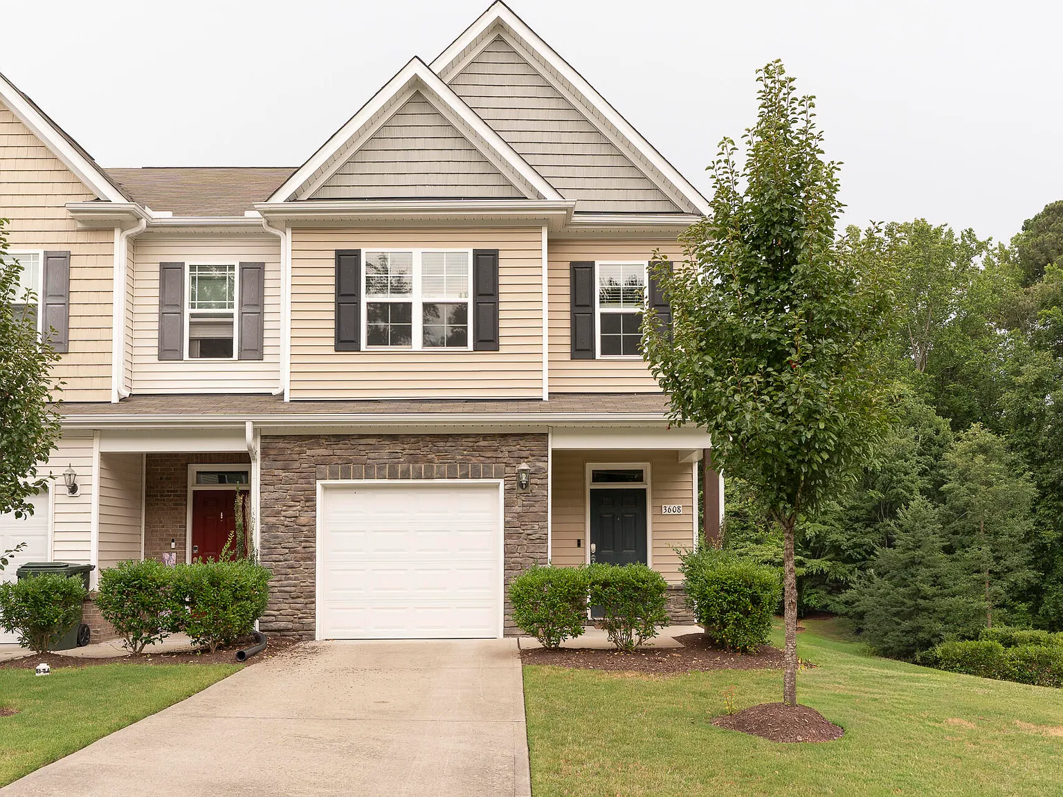 3 bed, 2.5 bath, 1734 sqft, $1,850 — Photo 3