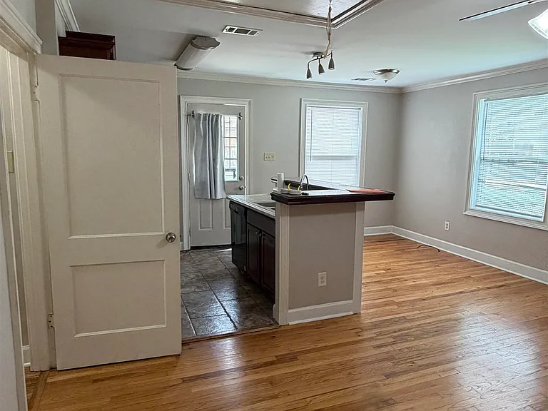 3555 Barwood Cir — Photo 5