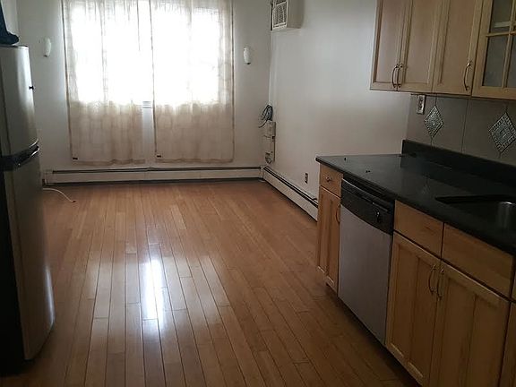 2nd image of 677 Summit Ave #101