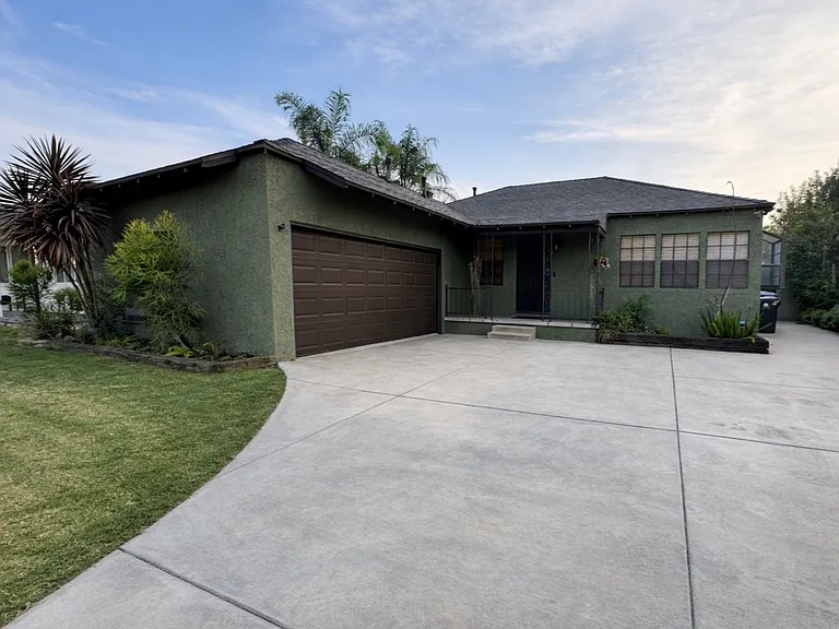 10126 Colwell Dr — Photo 1