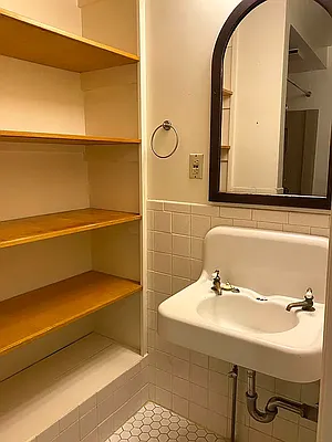 Bathroom, photo 1