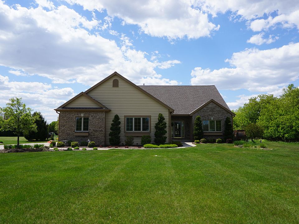1st image of 923 Burr Oak Ln