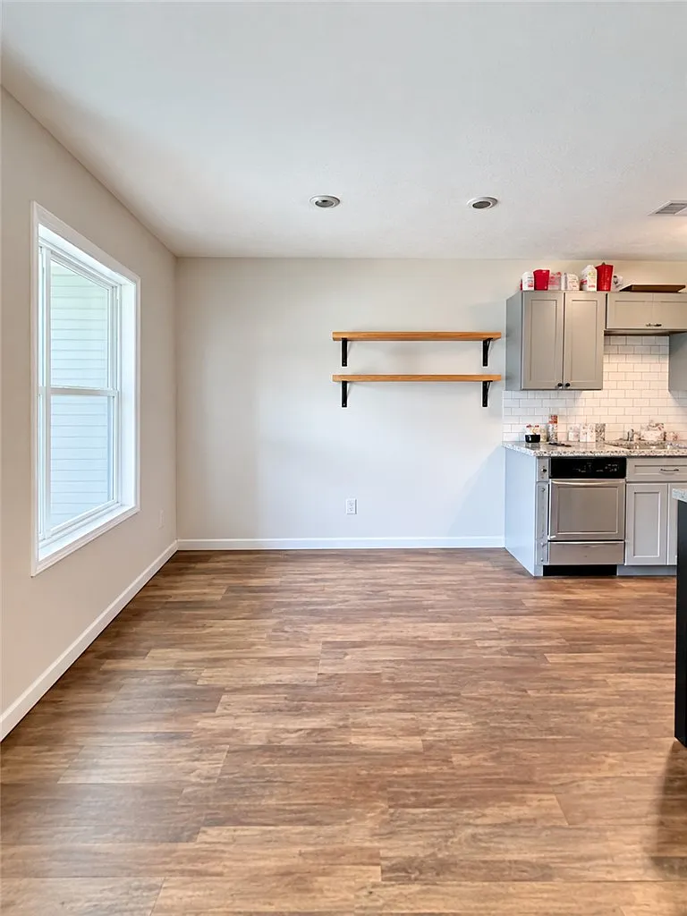 2 bed, 992 sqft, $1,200 — Photo 3