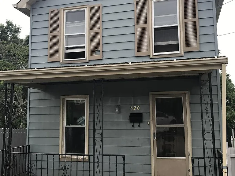 520 Bluff St — Photo 1