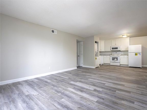 3rd image of 2741 Westphalia Ct APT D