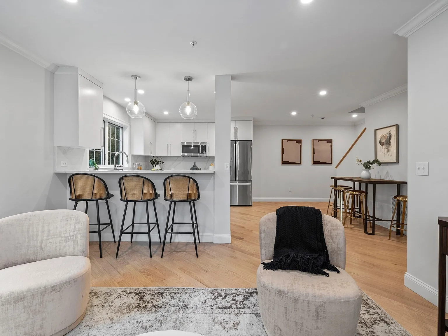 3 bed, 2.5 bath, 1697 sqft, $5,500 — Photo 3
