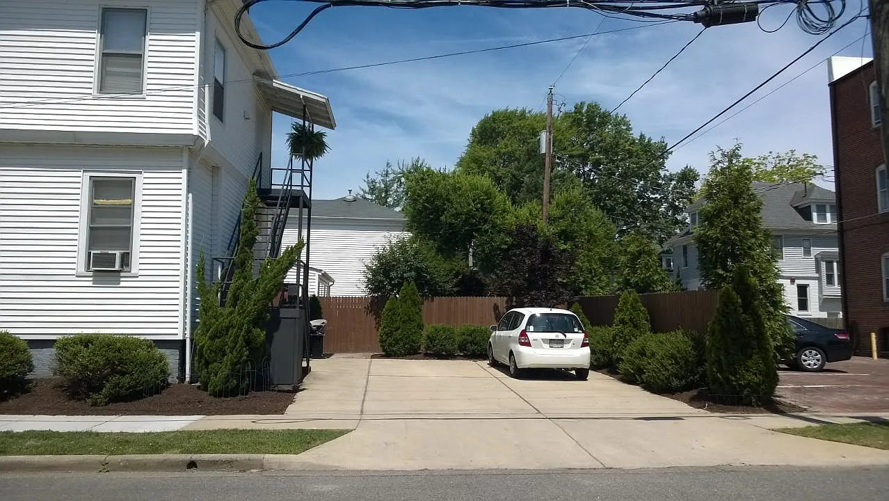 Studio, 650 sqft, $1,350 — Photo 4