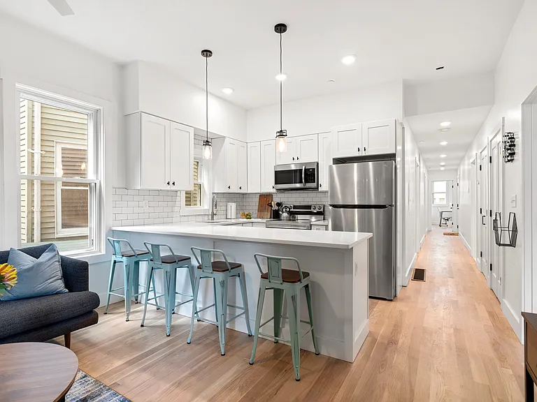 349 W 4th St #7 — Photo 8
