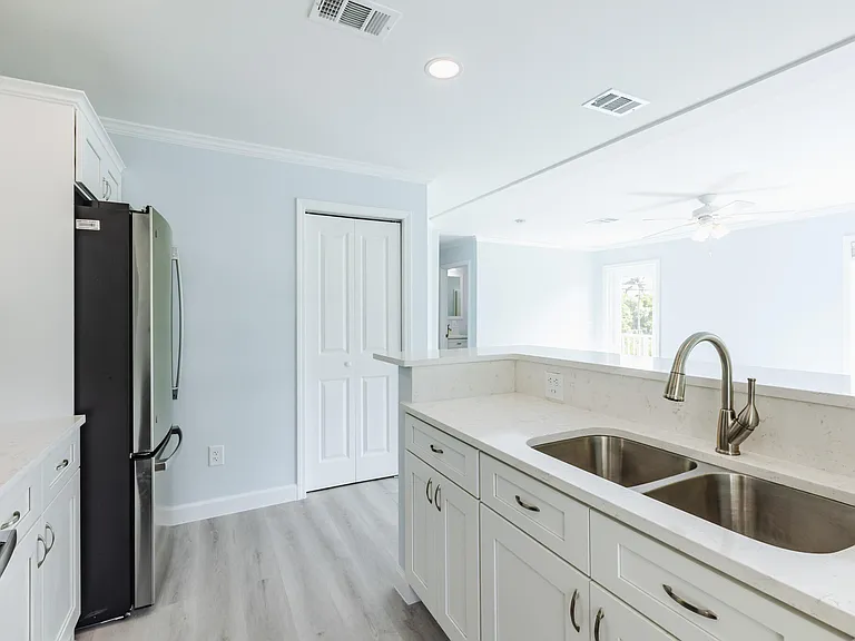 224 W Seaview Dr — Photo 6