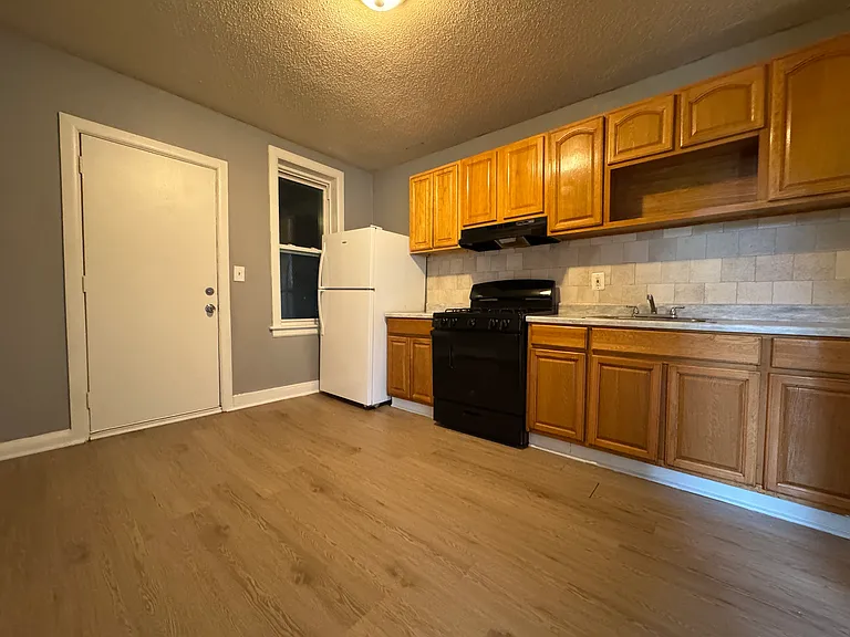 50 York St #2W — Photo 2