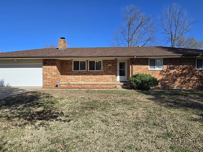 4520 S Washington Ave — Photo 1