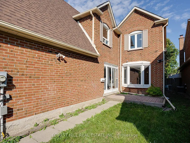 300 Conley St — Photo 2