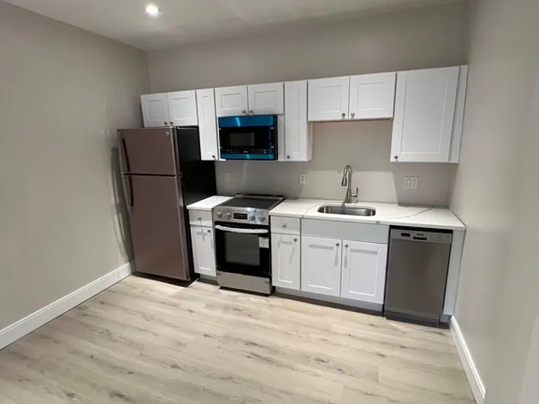 56 Sachem St #6 — Photo 2
