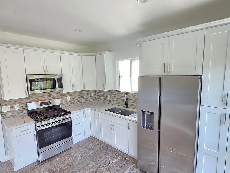 511 Rampart — Photo 17