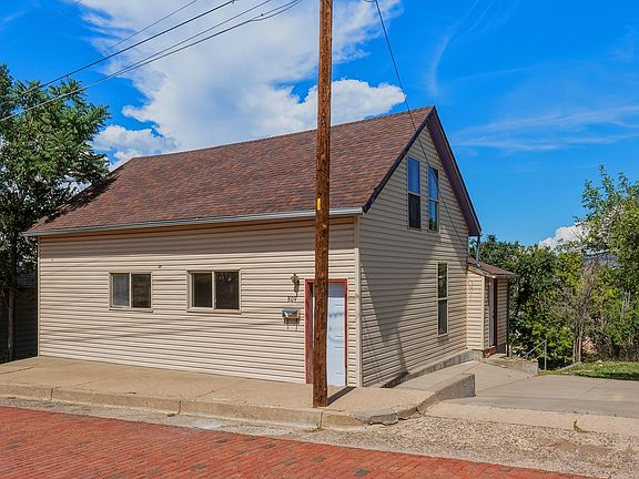 2nd image of 809 E 1st St