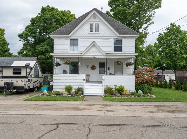 202 Hamilton St, Wayland, NY 14572