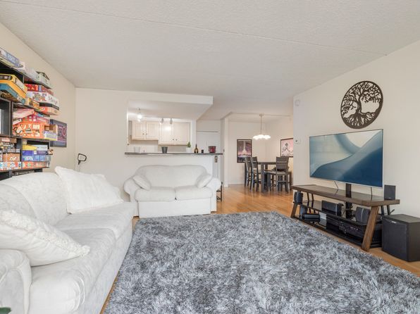 2015 S Finley Rd APT 102, Lombard, IL 60148