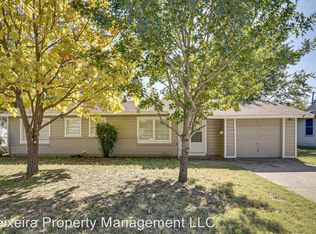 109 SW Taylor St, Burleson, TX 76028