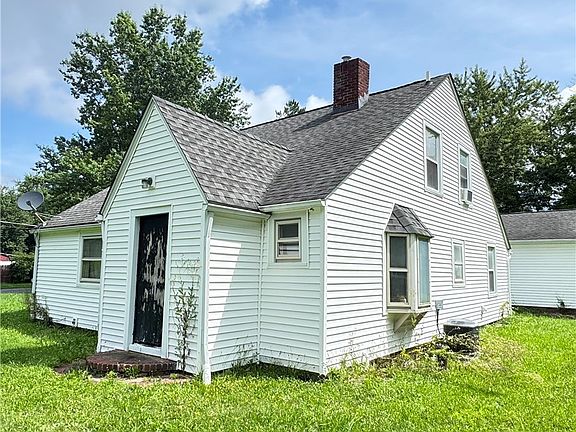 2nd image of 547 Ewart Rd