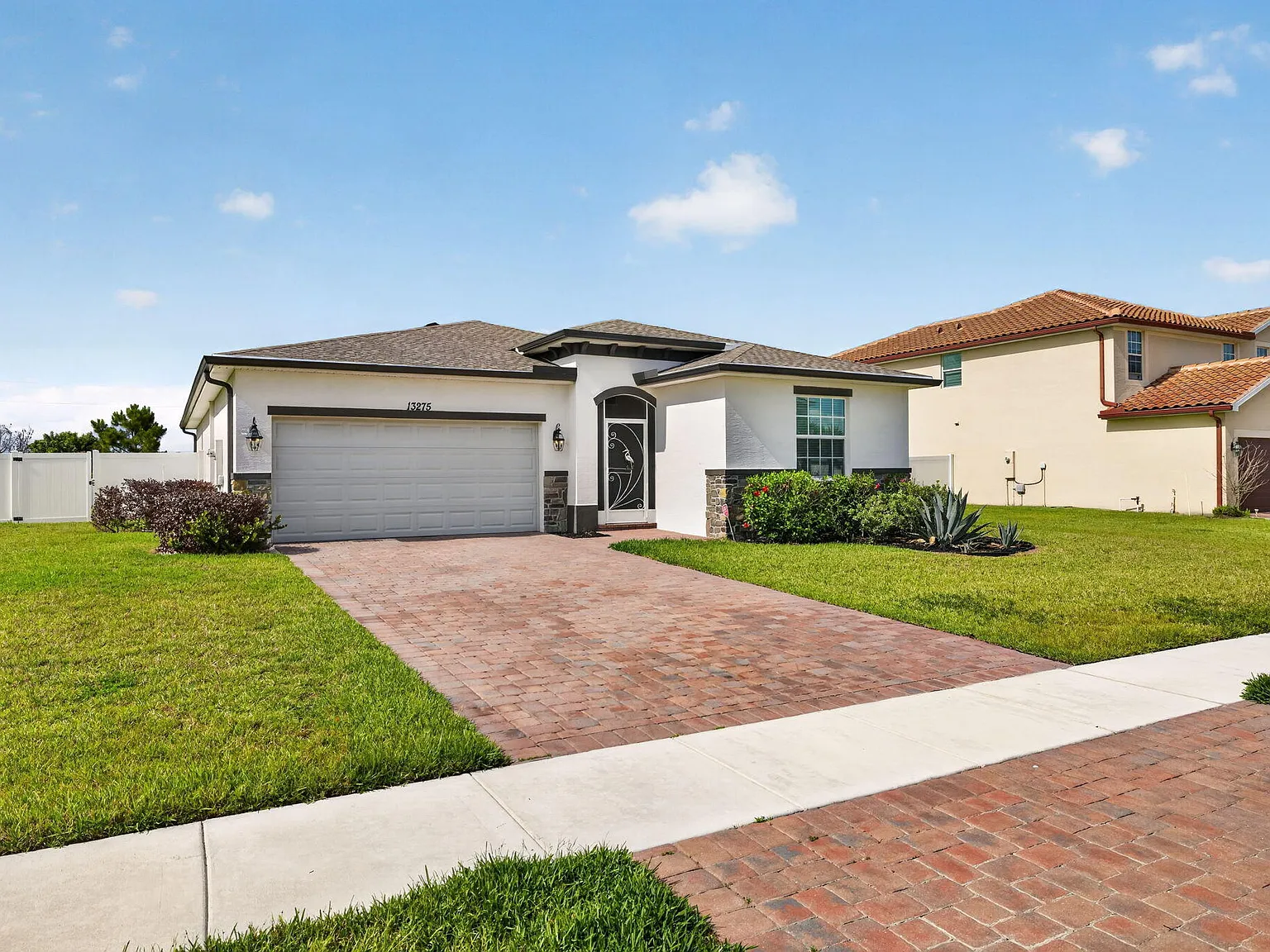 4 bed, 2.0 bath, 1935 sqft, $3,000 — Photo 1