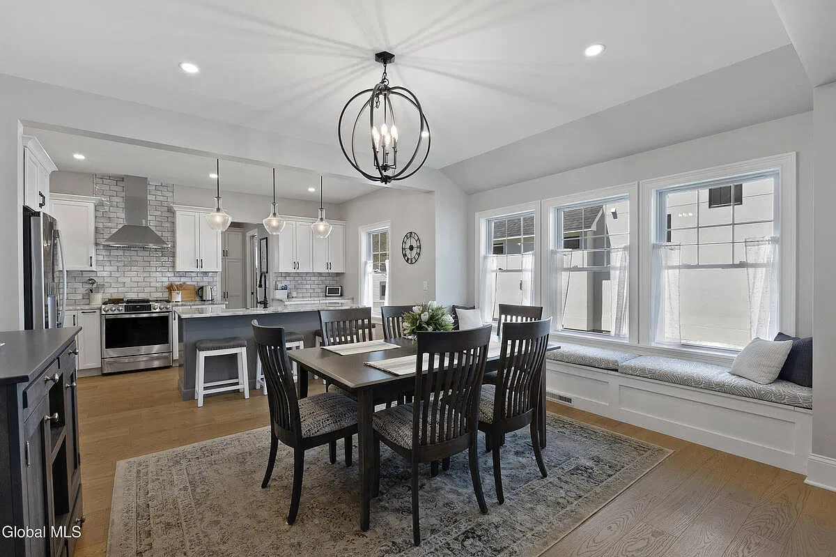 3 bed, 2.5 bath, 1615 sqft, $4,000 — Photo 4