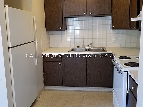3rd image of 1300 Brimfield Dr APT A1