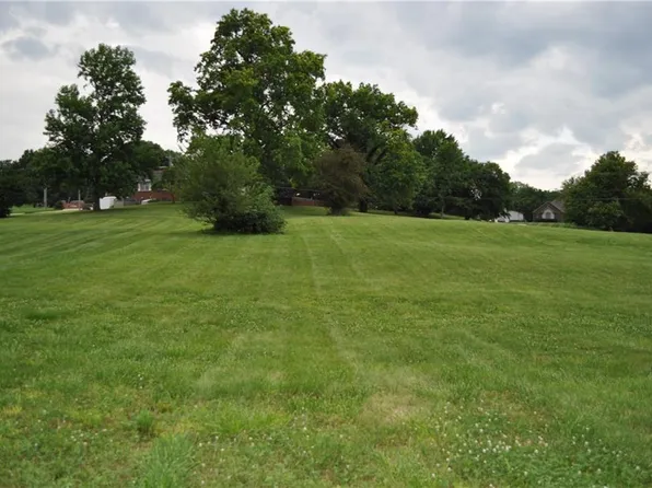 4311 Hidden Valley Dr, Saint Joseph, MO 64506