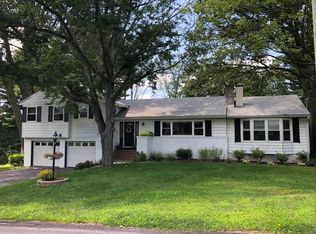 11 Highland Dr, Dallas, PA 18612