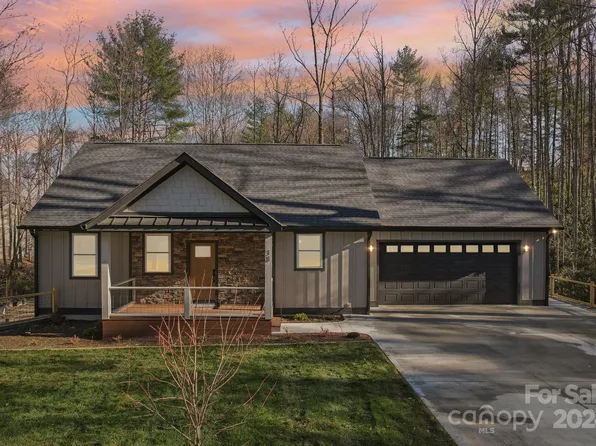 38 Chestnut Ln, Hendersonville, NC 28792