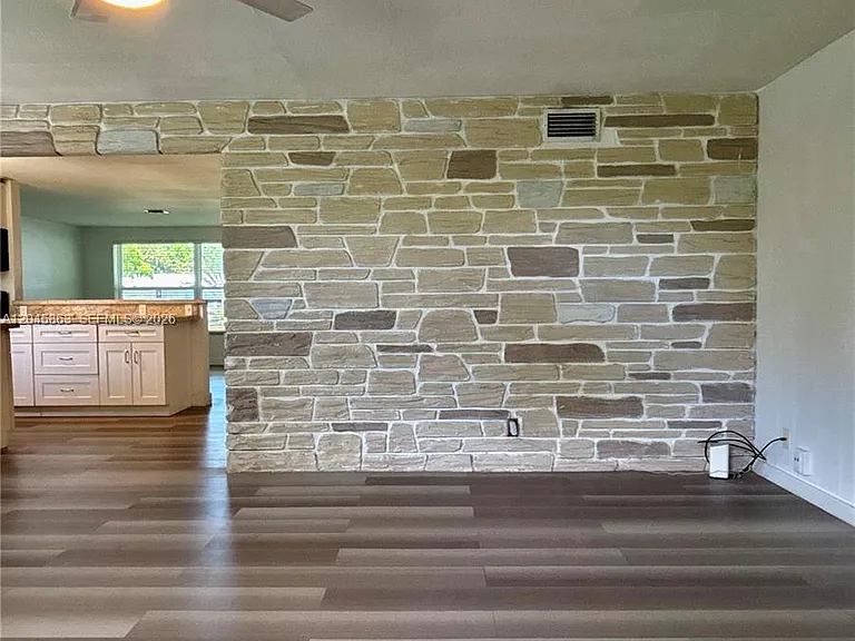 5809 Sullivan Rd — Photo 6