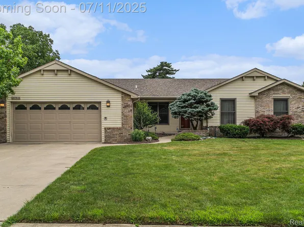 37513 Munger Dr, Livonia, MI 48154