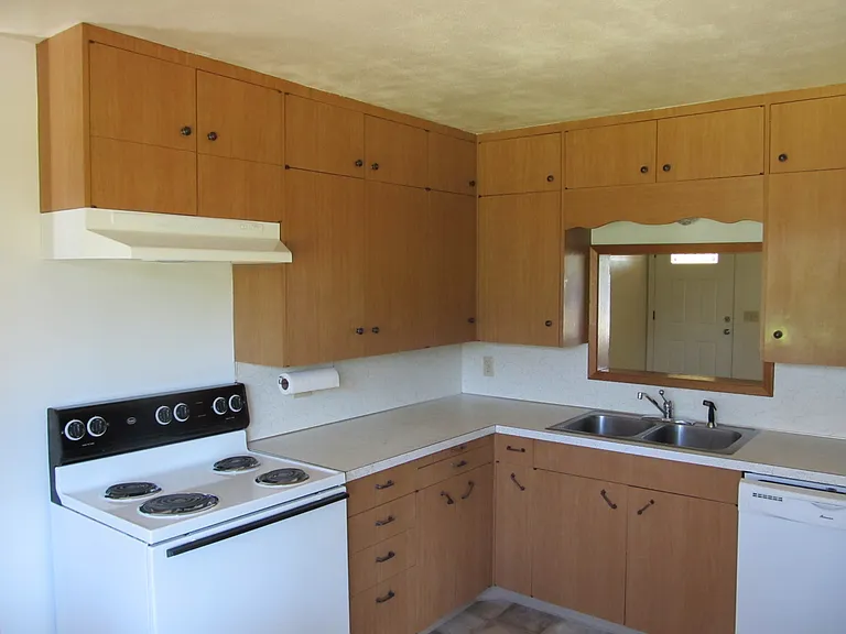 1509 E Avon Ave — Photo 5
