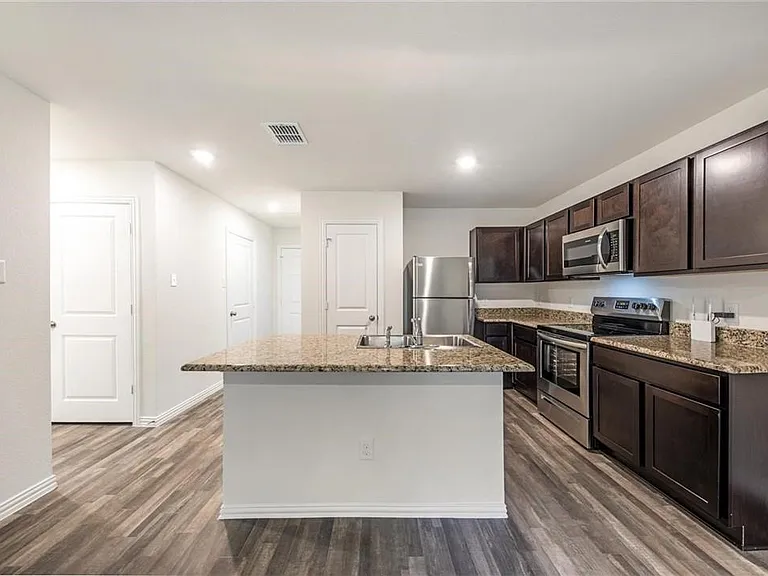 1005 Dawson St — Photo 17