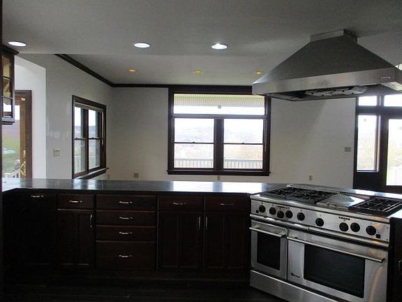 5th image of 186 Westbury Hl