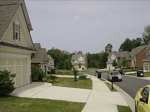 no traffic, room between homes