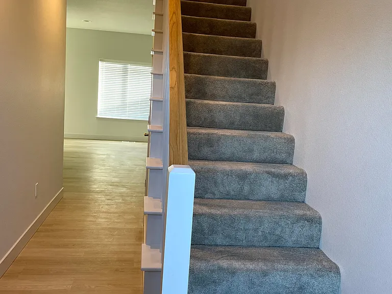 908 Oregon Ave S — Photo 3