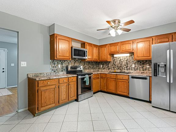 5th image of 1810 Ibson Dr