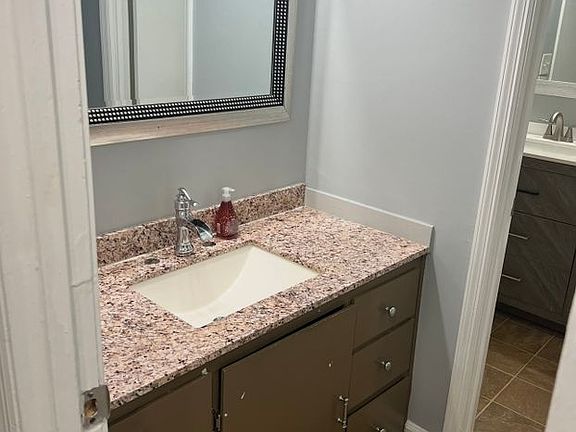5th image of 94 Burnham Dr