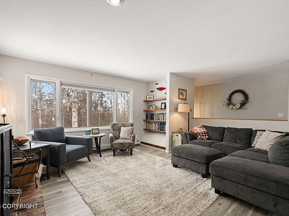 3rd image of 20211 Upper Greatland Dr