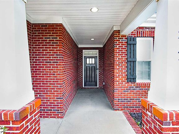3rd image of 213 Belcourt Ct
