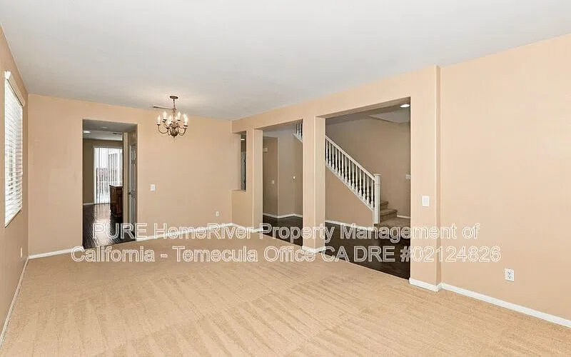 5 bed, 3.0 bath, 2828 sqft, $3,495 — Photo 2