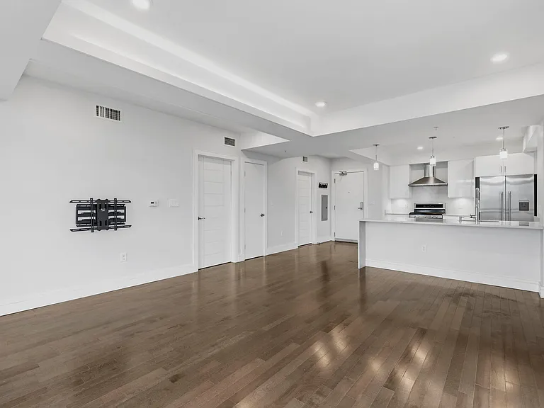 262 Monsignor Obrien Hwy #605 — Photo 11