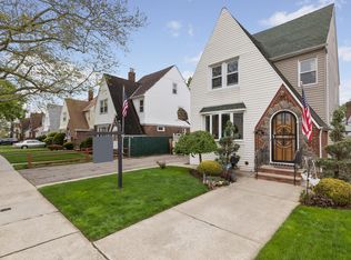 8608 241st St, Bellerose, NY 11426