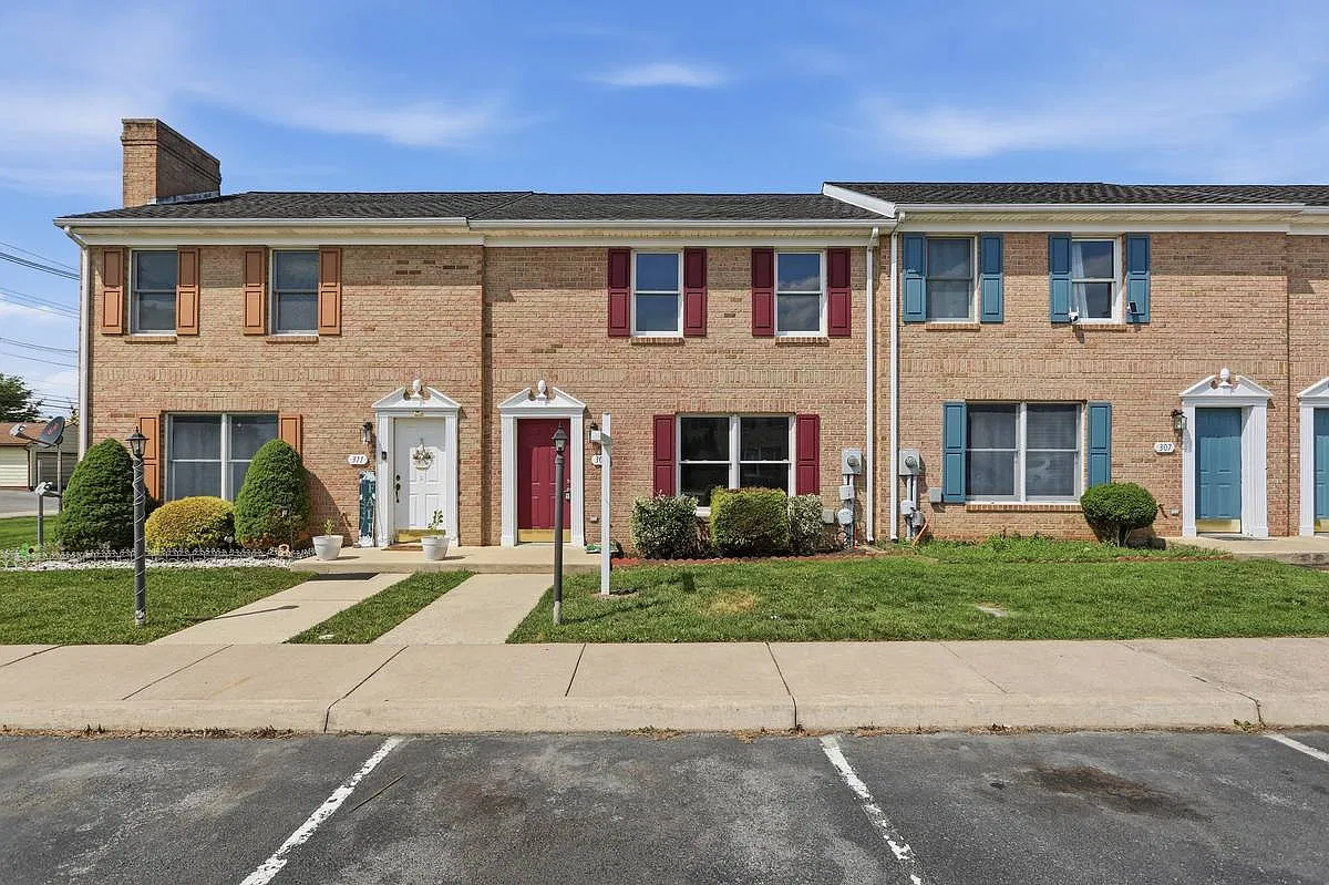 2 bed, 1.5 bath, 1176 sqft, $1,500 — Photo 2