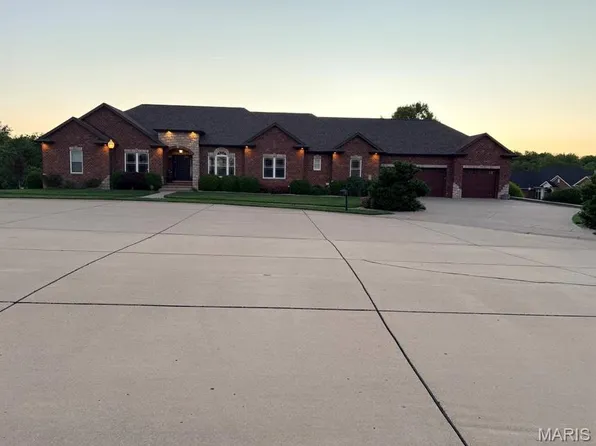 1 Brimley Ct, Glen Carbon, IL 62034