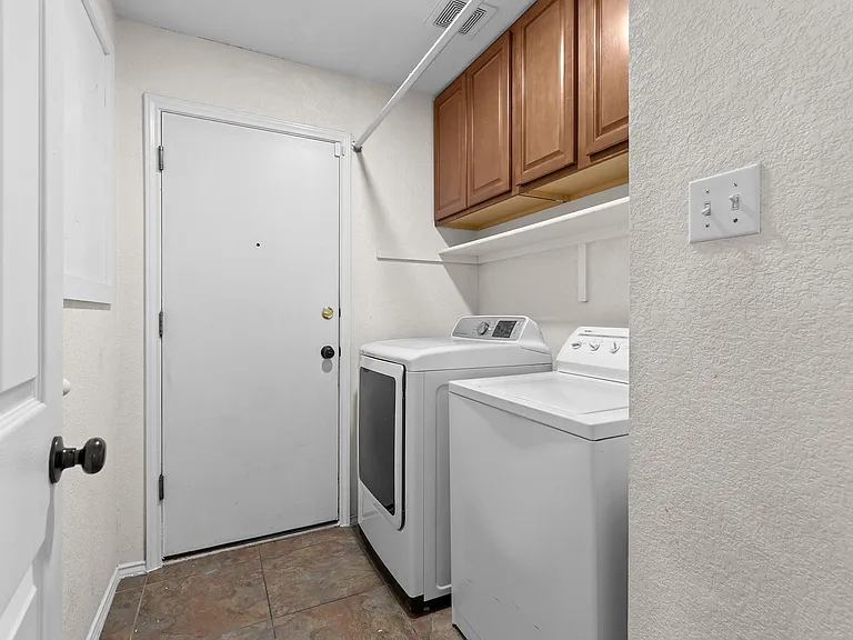 Laundry room / garage entry