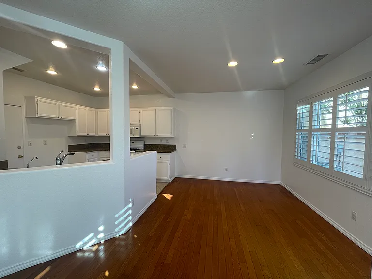 1080 Tustin Grove Dr — Photo 3