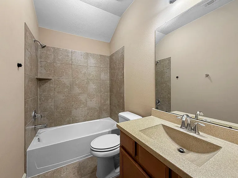 19415 Bronte Springs Ct — Photo 35